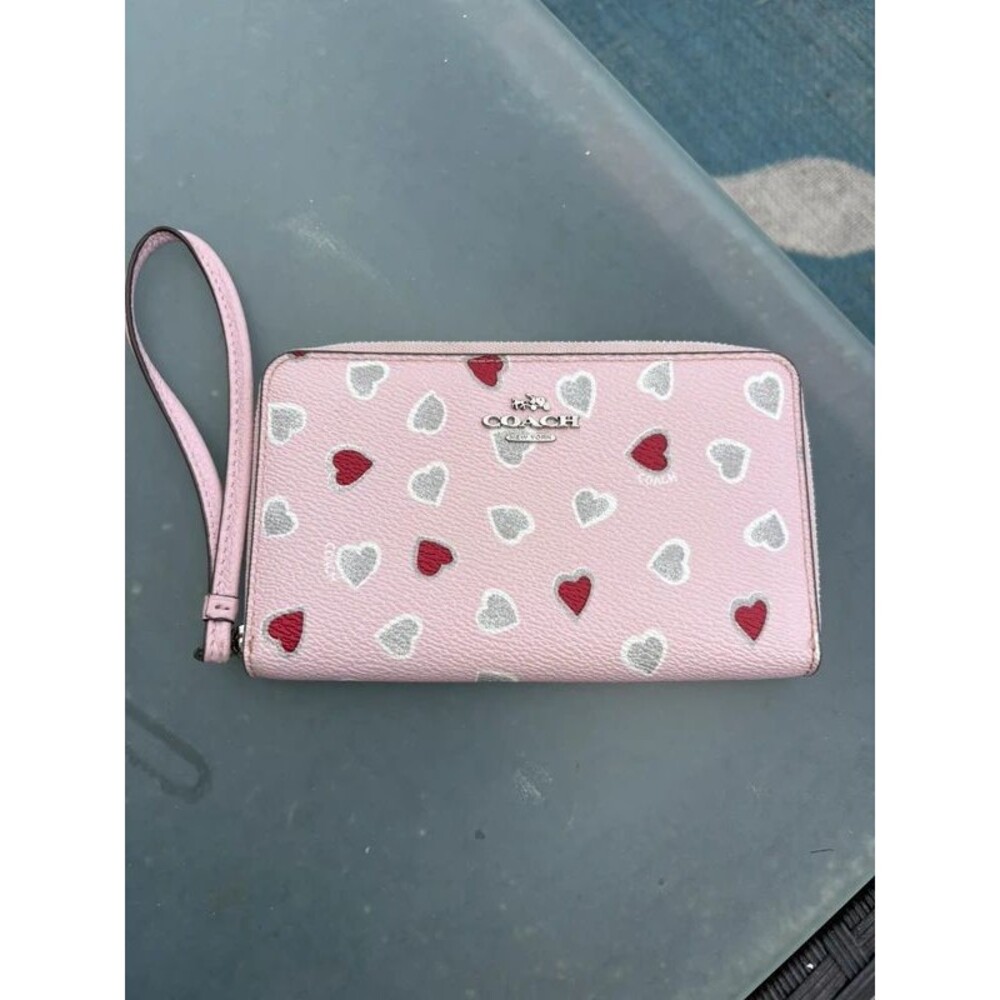 Coach zip around wristlet wallet hearts valentines exclusive card holder